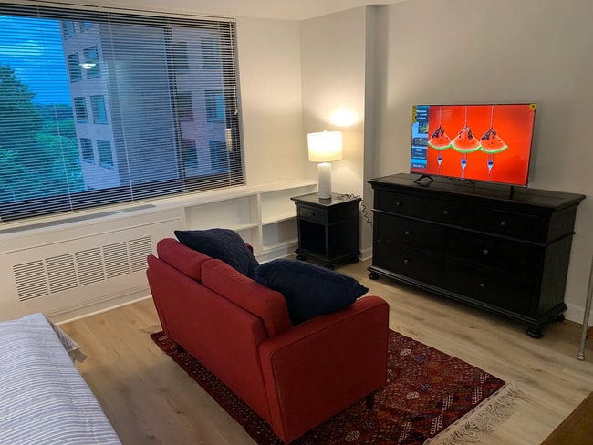 Living area - 1011 Arlington Blvd Unit 510
