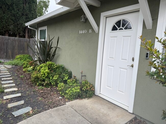 Photo - 1440 Laburnum Ave