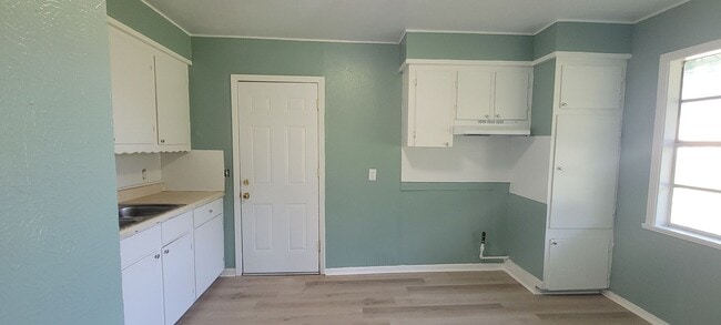 Photo - Adorable 3 bedroom/1 bath house with Centr...