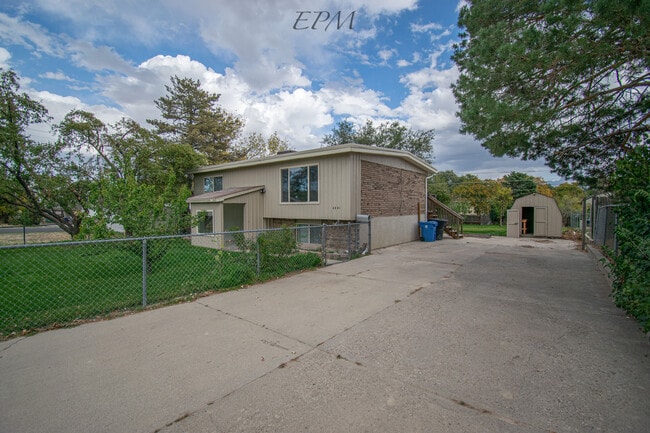Photo - 4881 4015 W