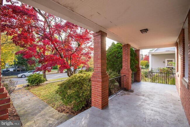 Photo - 4307 Fessenden St NW Casa