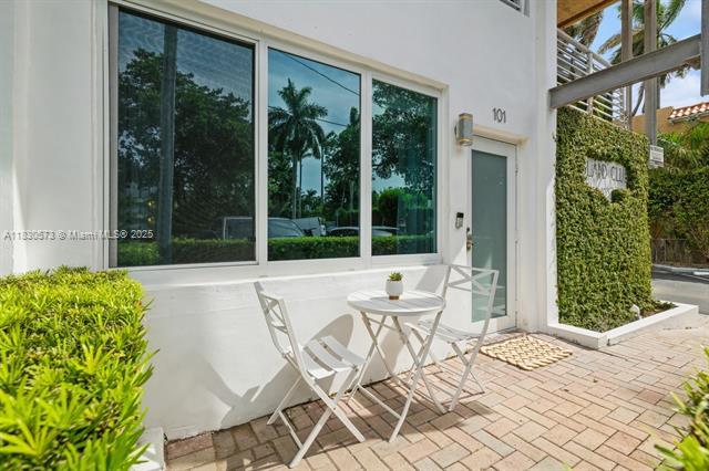 Photo - 405 N Hibiscus Dr Unit 101