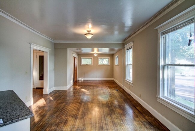 Photo - 301 5th Ave SE
