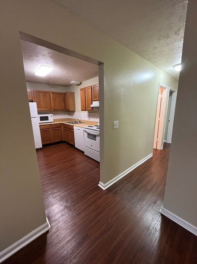 Photo - 3 Bedroom, 1.5 Bath in Great Location