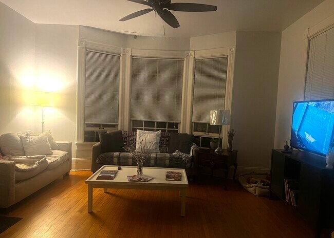 Photo - 2247 North Summit Avenue Unidad 2247 N Summit Ave