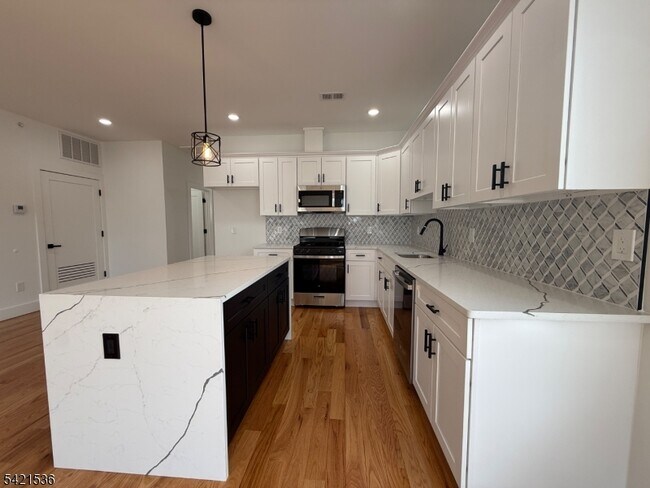 Photo - 223 Monroe Ave Unidad 2