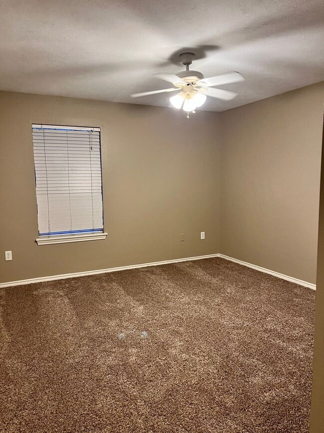 Photo - Galloping Way Triplex Unidad 5113