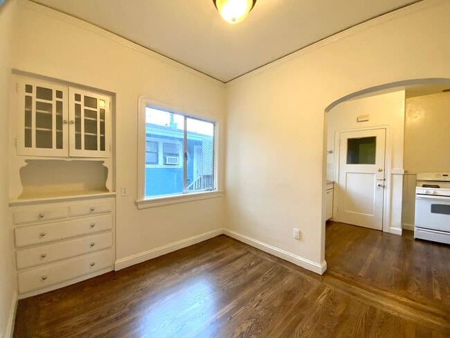 Photo - Spacious 1BR w/ Bonus Room! Laundry On Site! PRIVATE GARAGE PARKING! Unidad A