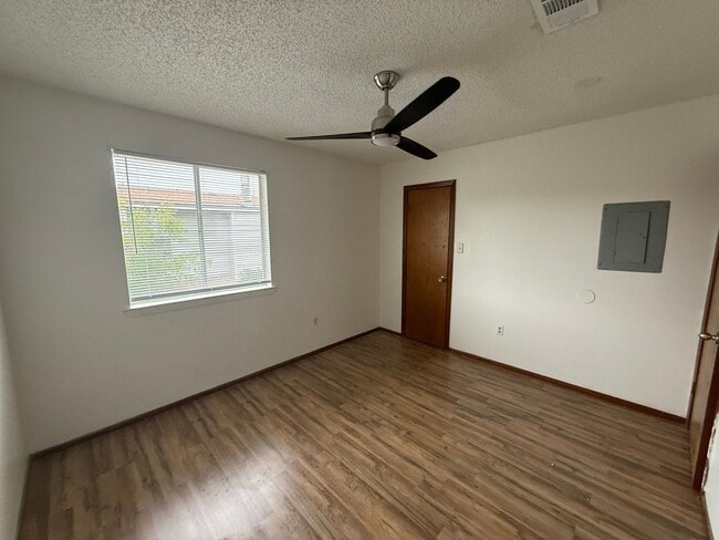 Building Photo - 1736 Jade Ave Unit GM 1736-C