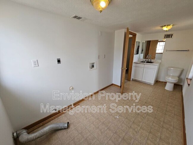 Photo - 371 Chase Woods Cir