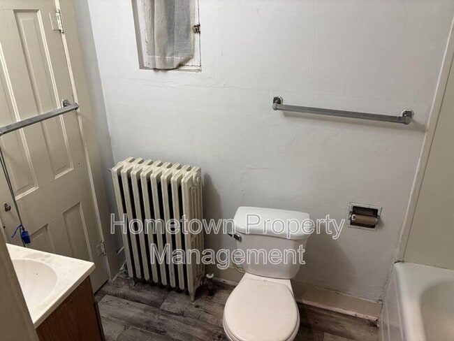 Photo - 319 E Sunbury St Unit Apt 1A