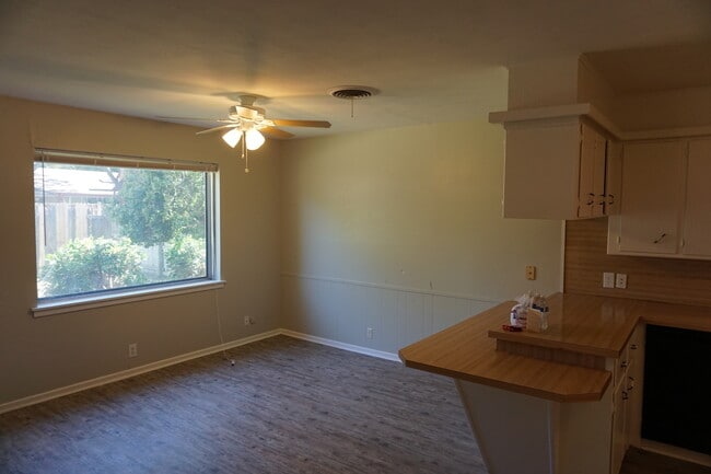 Photo - 3018 68th St