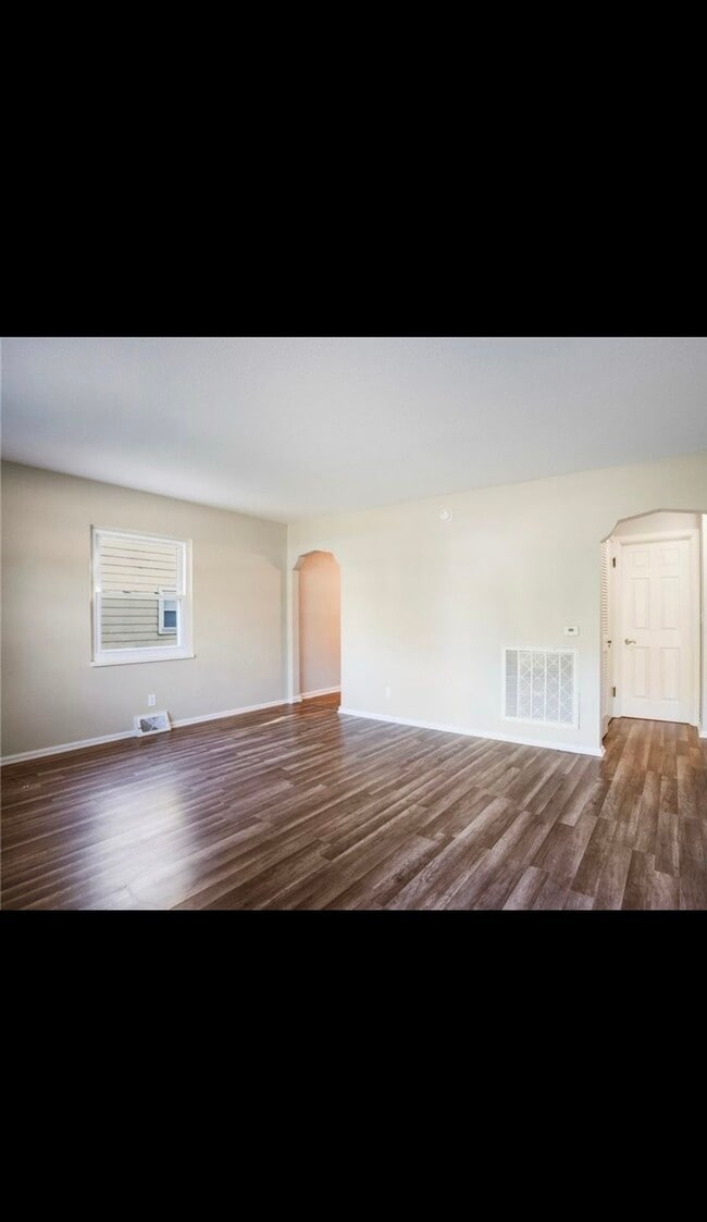 Photo - 875 Lamonde Dr