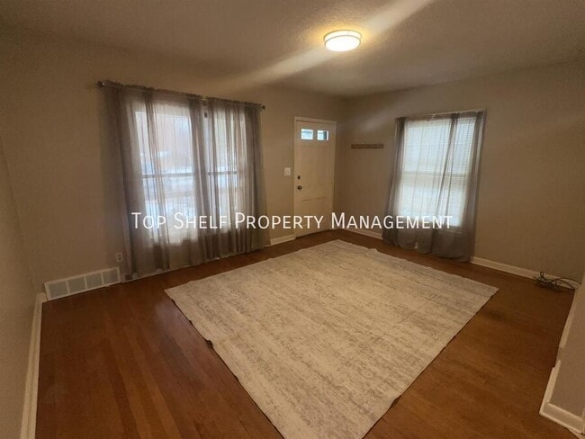 Photo - 4812 Lakeview Dr