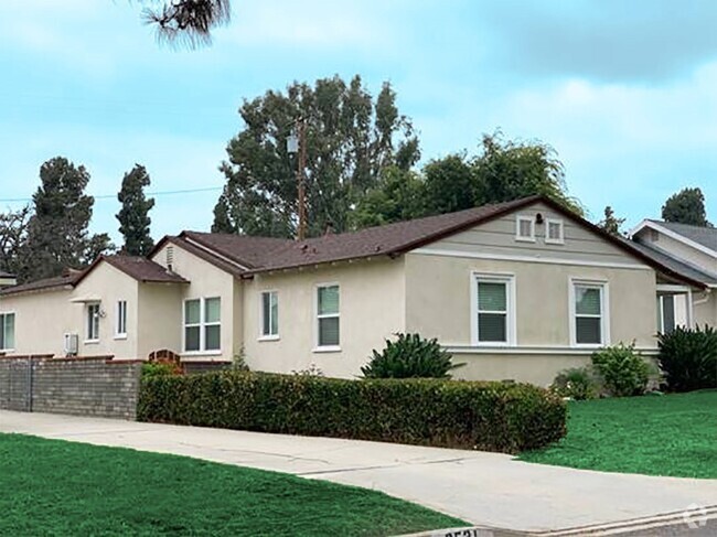 Building Photo - AVAILABLE NOW!!!: 4 BR / 2.75 BA IN ALHAMBRA! Rental