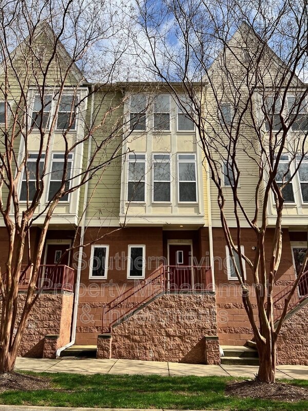 Building Photo - 127 S Sycamore St Rental