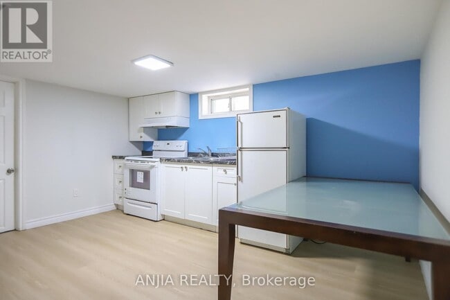 Photo - 345 Glebemount Ave