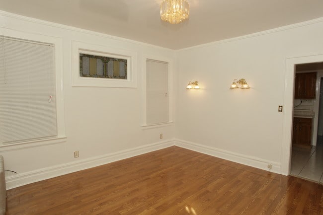 Building Photo - 138 Vermont Ave Unit 2