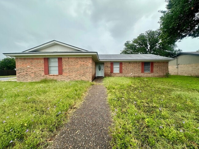 Building Photo - Single Family Home *LEASING SPECIAL AVAILABLE*