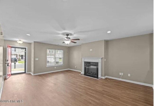 Photo - 821 Jade Ln