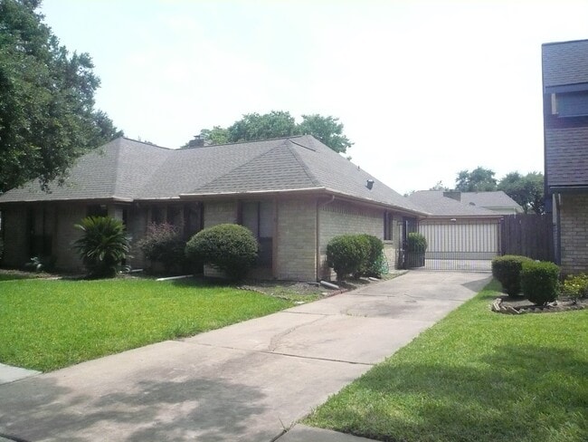 Building Photo - 2826 Green Fields Dr