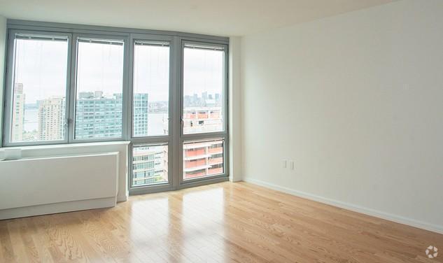 Building Photo - 1 bedroom in LONG ISLAND CITY NY 11109 Unit 1407 Rental