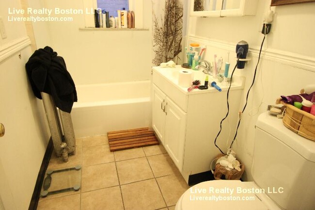 Photo - 162 Kelton St Unit #1