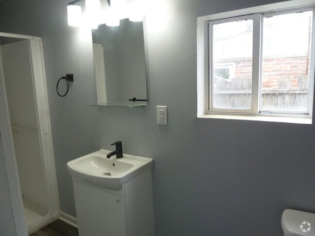 Building Photo - Charming Ranch, 3 bedrooms 2 baths Rental