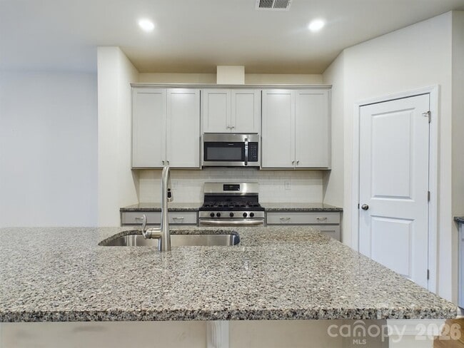 Photo - 15611 Country House St