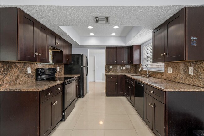 Photo - 842 SW 68th Ave