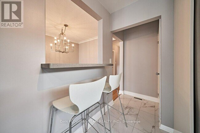 Photo - 181 Waverly St S
