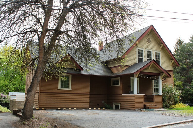 Photo - 1000 NE B St