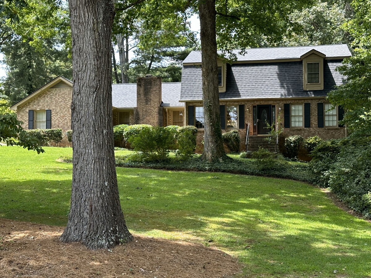 Sandy Springs Rental Home - Sandy Springs Rental Home