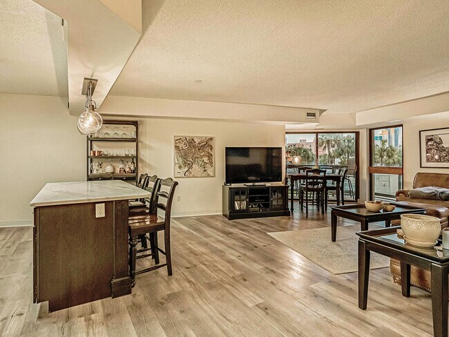 Building Photo - 400 20th Ave N