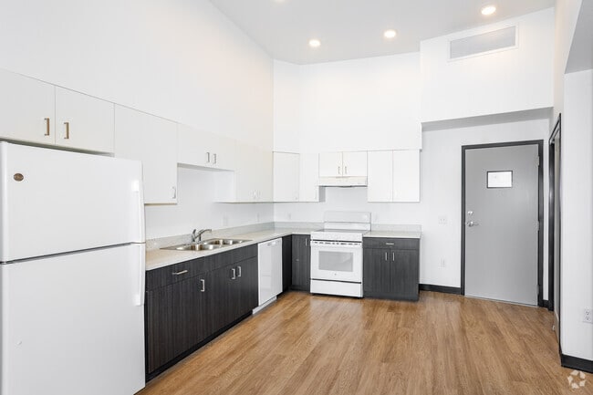 1BR, 1BA - 700SF - Kitchen