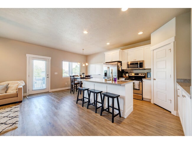 1839 West 720 South Condo Unit Master Room - Condo for Rent in Orem, UT ...