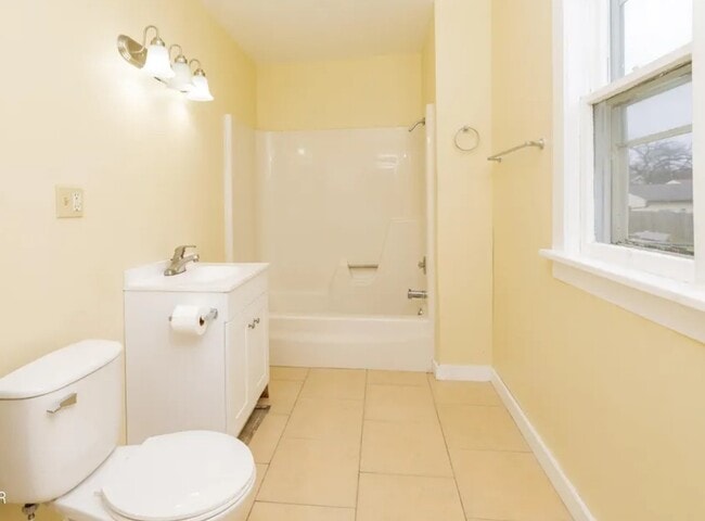 215 5th St W