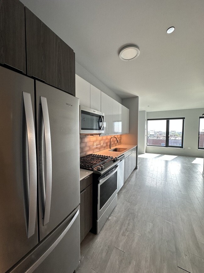 Photo - 1025 W Addison St Unit S830