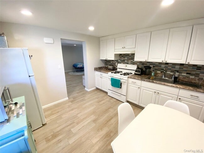 Photo - 255 Roosevelt Blvd