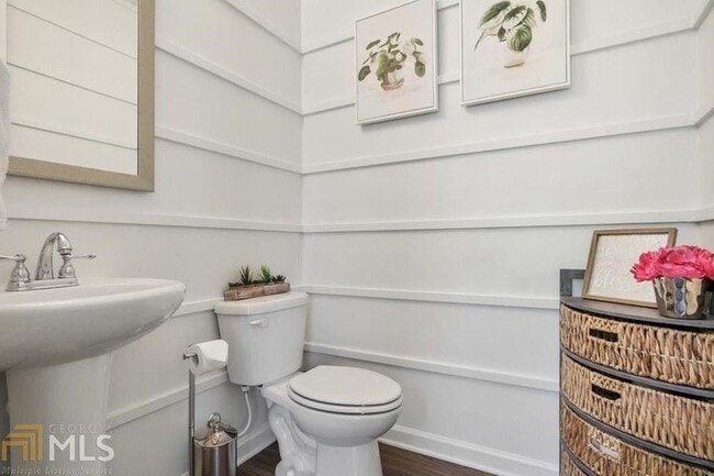 Photo - 760 Winton Way