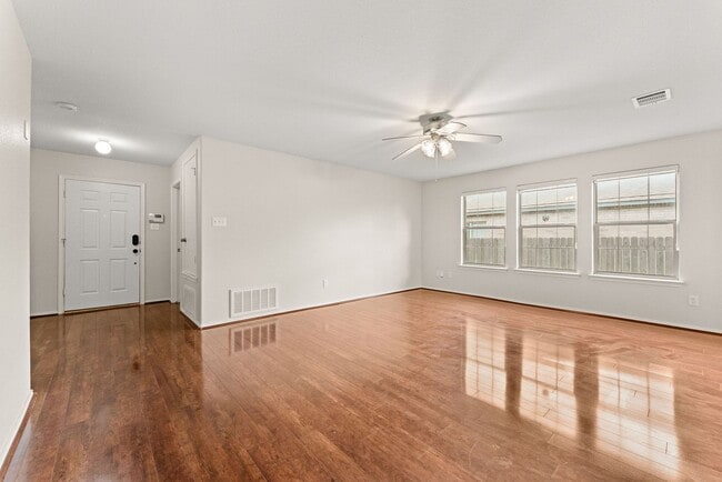 Photo - Westwood Subdivision / One Story / Culdesac / Ref, Washer & Dryer / Leander Schools