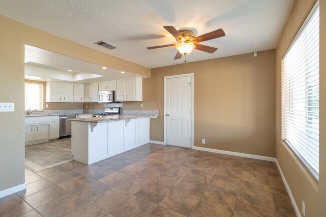 Photo - 21148 Rosewood St
