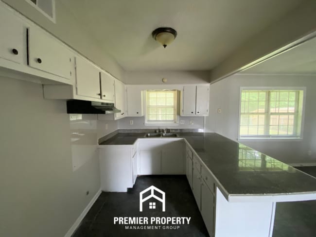 Photo - 30 Lydgate Ave