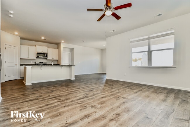 Photo - 407 Bering Ln