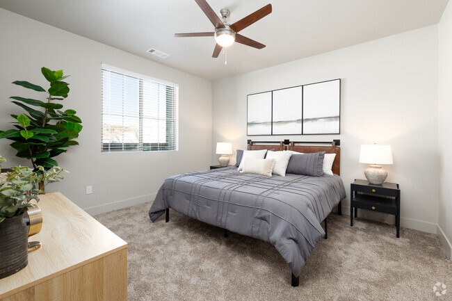 2BR, 2BA - 956SF - Primary Bedroom