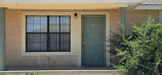 Building Photo - 522 S Abilene Ave Unit 2 (1174)