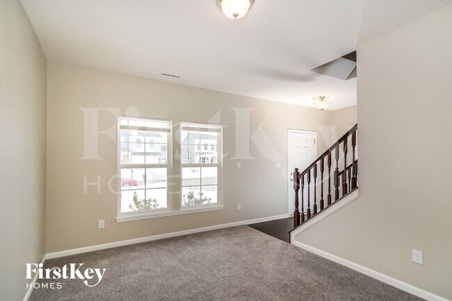 Photo - 645 Van Buren St