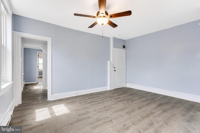 Photo - 1633 Wakeling St