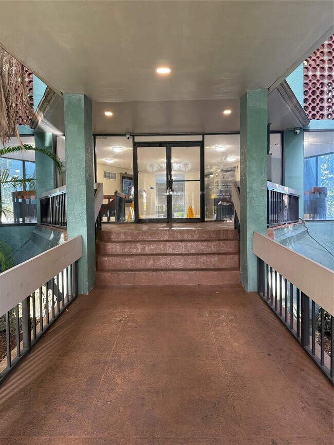 Photo - 4222 Inverrary Blvd