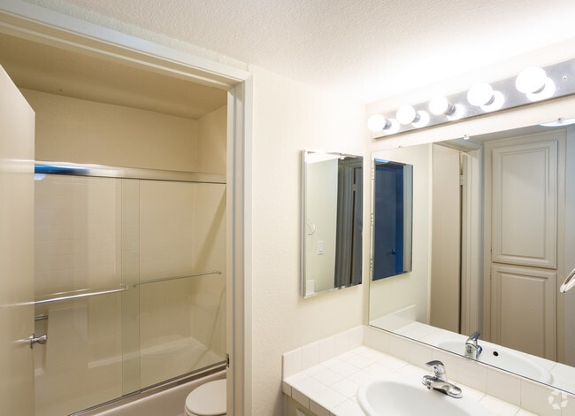 1BR, 1BA – 750 SF - #119